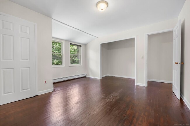 Building Photo - 21 Ferris Dr