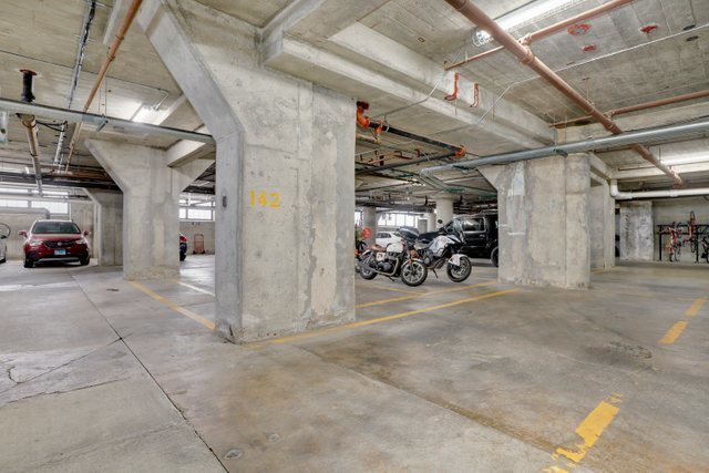 Building Photo - 3963 W Belmont Ave