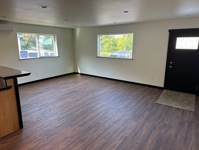 Building Photo - Beautiful 2025 Construction Home with Too ...