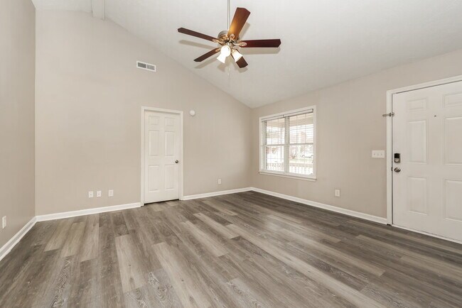 Building Photo - 1585 Ridgemont Dr