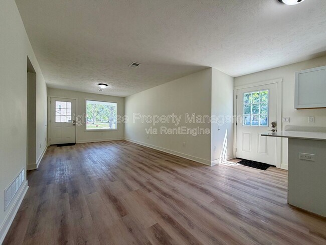Building Photo - 313 Orchard Ave
