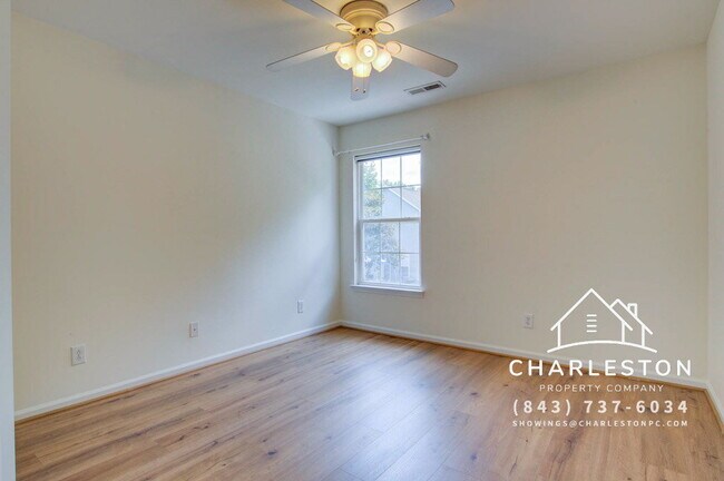 Building Photo - 2425 Scholar Ln