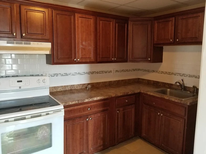 Kitchen - 1190 Plymouth Ave