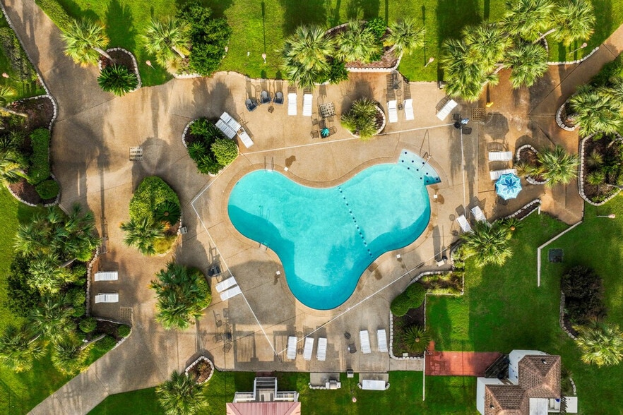 Building Photo - 2046 Beach Blvd