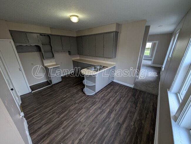 Building Photo - Spacious 2-Story Townhome in the Heart of Amherst