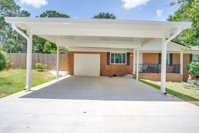 Building Photo - 195 Navarro Rd