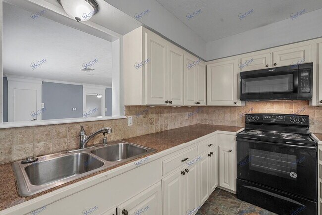 Building Photo - 1709 Ce Ora Dr