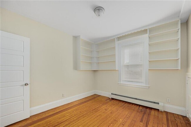 Building Photo - 112 Kimball St