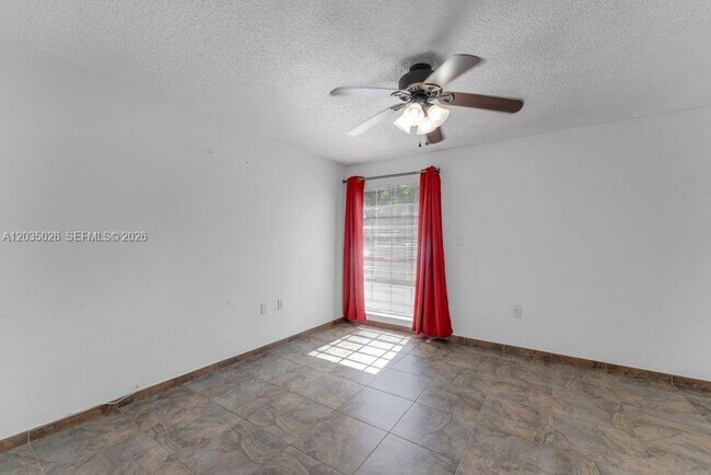 Building Photo - 10832 N Kendall Dr