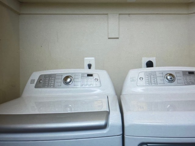 2nd Floor full-size washer & dryer! - 502 Fallsgrove Dr