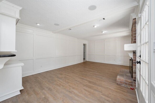 Building Photo - 9311 New Forest Rd