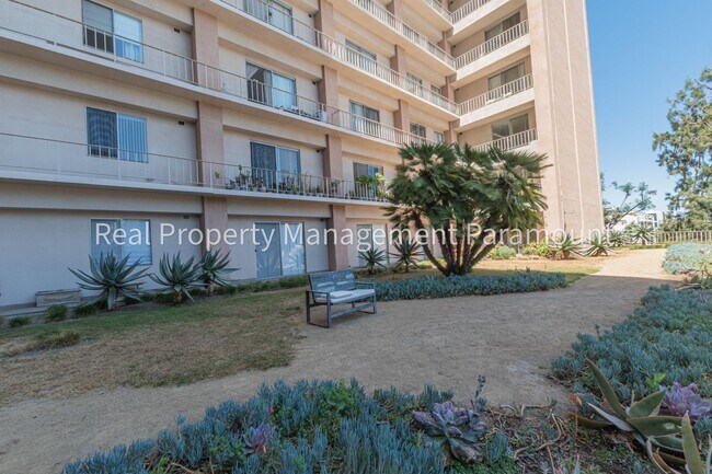 Building Photo - Beautiful One Bedroom Apartment in Los Ang...
