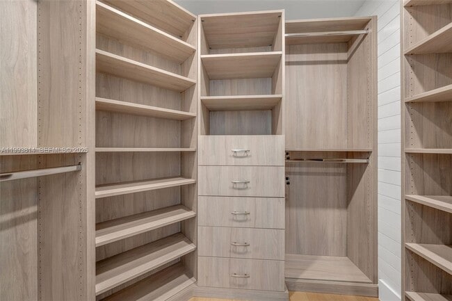 Building Photo - 5120 Carillo St