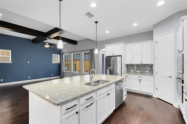 Building Photo - 8450 Laureate Blvd