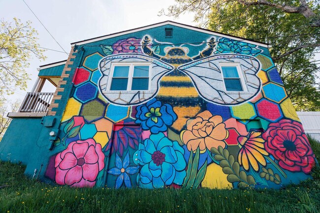 Building Photo - 145 Midway St