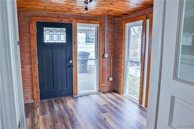 Building Photo - 21 Center St