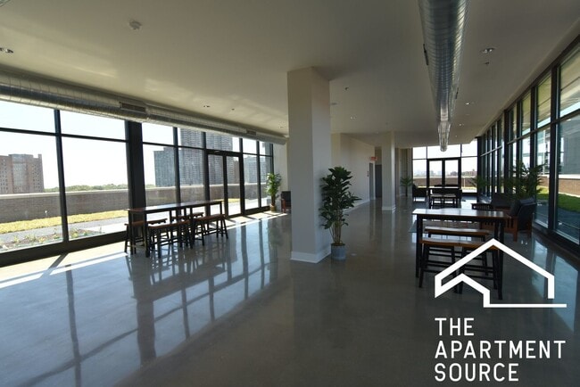 Building Photo - 3833 N Broadway