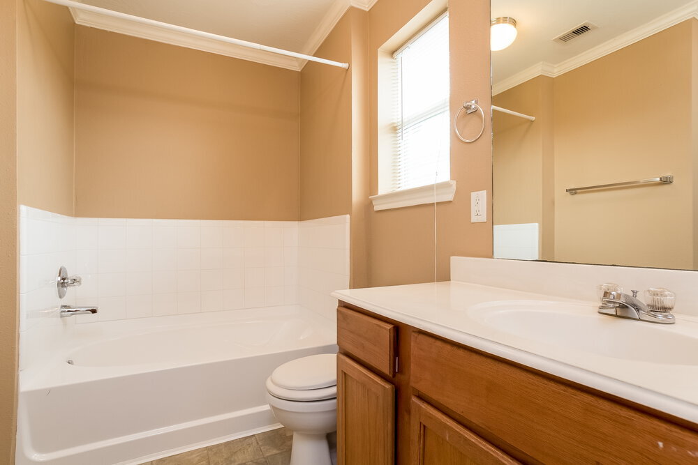 Building Photo - 10743 Jordan Heights Dr