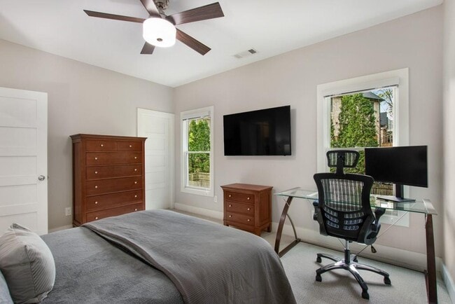 Building Photo - 782 Piedmont Way NE