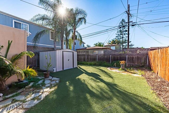 Building Photo - Charming, upgraded, and great outdoor spac...