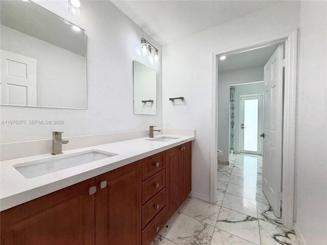 Building Photo - 4934 NW 94th Doral Pl