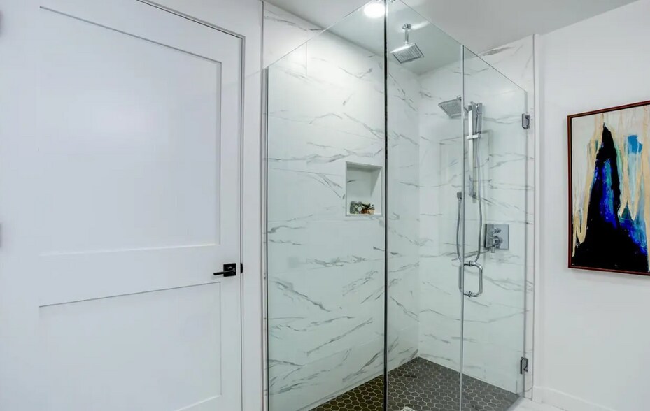 Building Photo - 1001 Bryant St NE