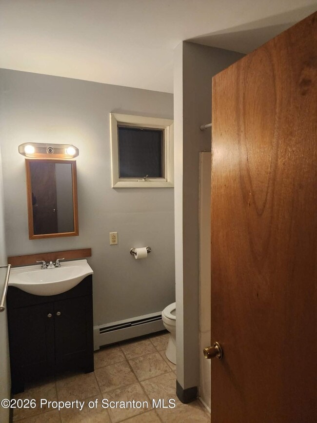 Building Photo - 16 Watkins St