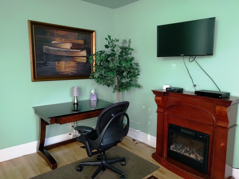 Building Photo - 423 Budd St