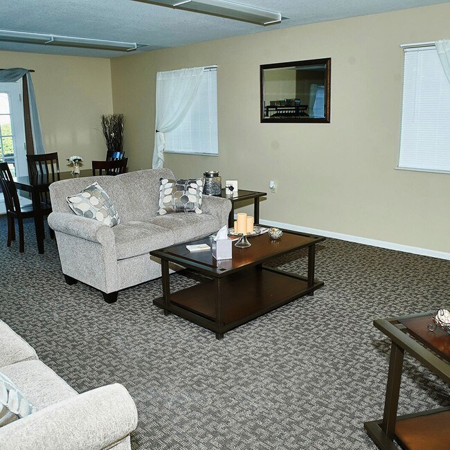 Building Photo - Hauenstein Hills Apartments - 7744