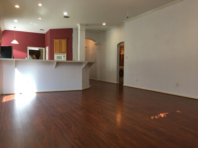Building Photo - Beautiful 3/2 in Scofield Farms