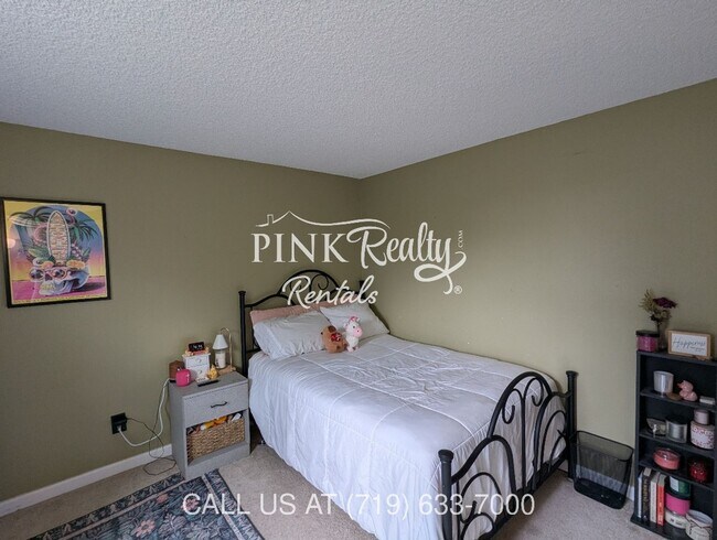 Building Photo - 8560 Avens Cir