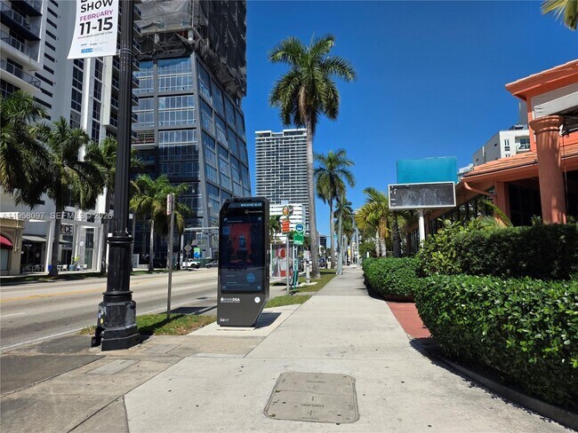 Building Photo - 471 NE 25th St