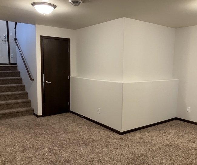 Building Photo - 3 Bed 2 Bath Twin Home