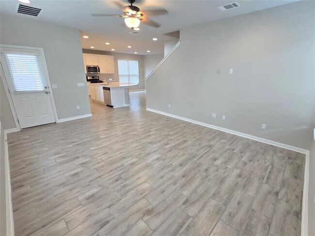 Building Photo - 2208 Limestone Lake Dr