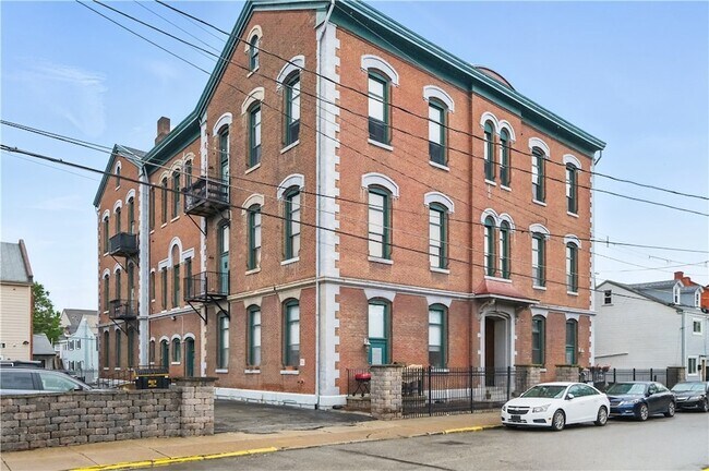 Building Photo - 120 S 15th St