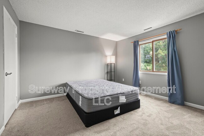 Building Photo - 1210 Aspen Dr