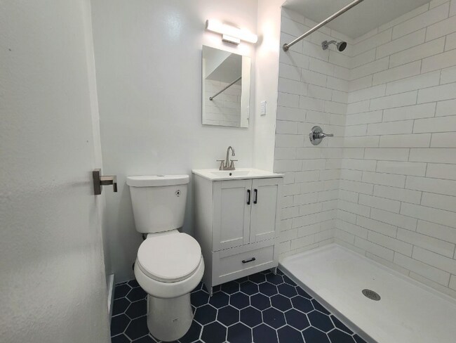 Building Photo - 500 Adams Ln