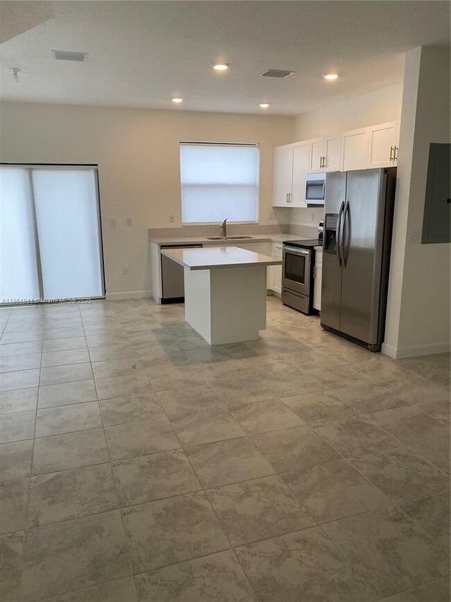 Building Photo - 316 NE 208th Ter