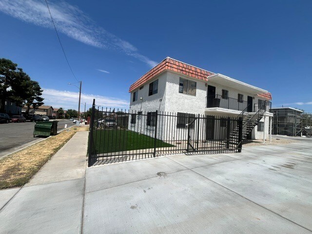 Building Photo - 38622 Larkin Ave