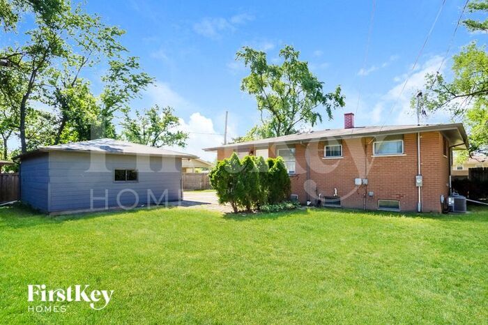 Building Photo - 340 E Myrick Ave