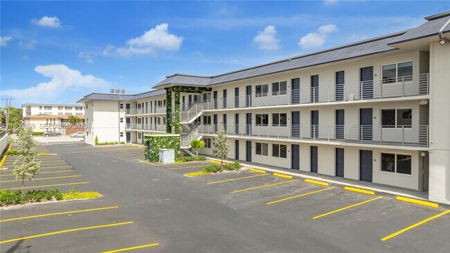 Building Photo - 13200 NE 7th Ave