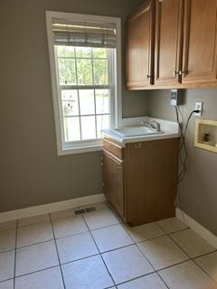 Building Photo - 423 Trenton Ln