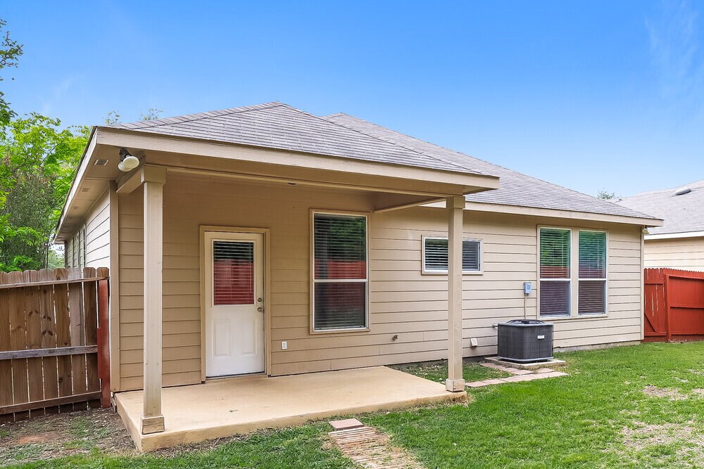 Building Photo - 27330 Wrought Iron