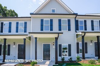 Building Photo - *MOVE IN SPECIAL* $1000 OFF FIRST FULL MON...