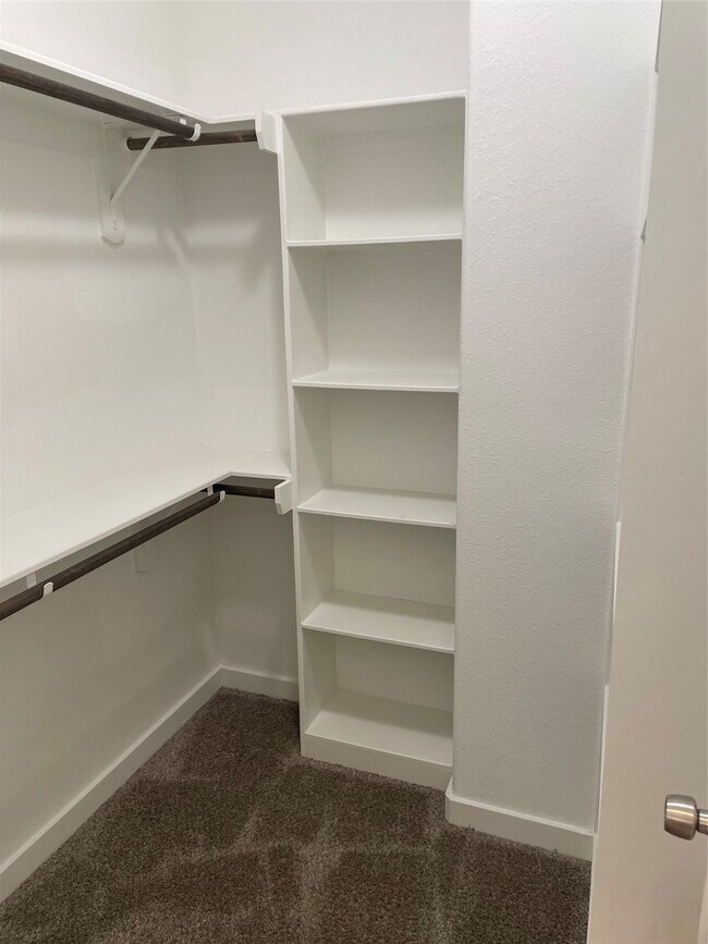 Building Photo - 5314 Longmeadow St