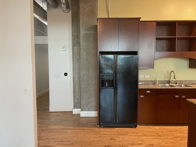 Building Photo - 1401 Calumet St