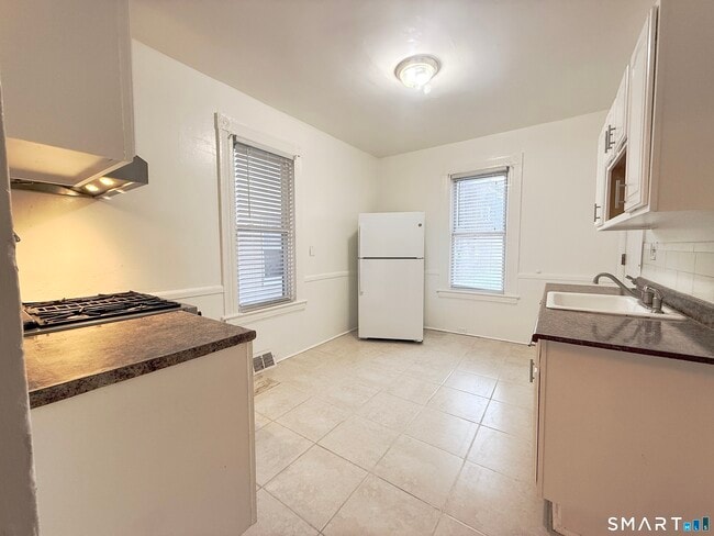 Building Photo - 517 Brooks St