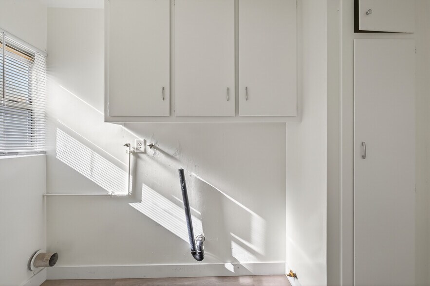 Building Photo - 25218 Loytan St