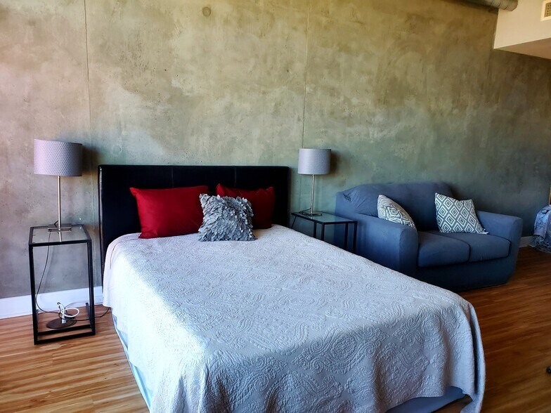 Building Photo - 1080 Park Blvd