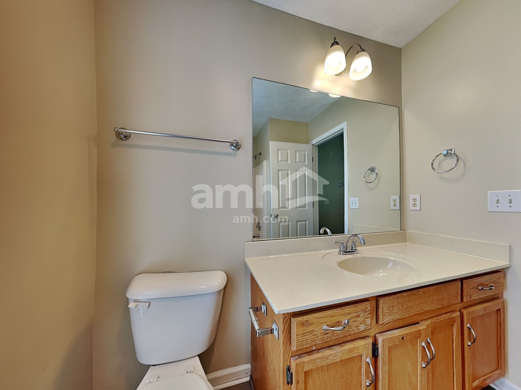Building Photo - 3000 S Waterford Ct